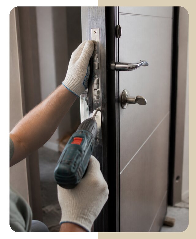 Установка защелки двери в Волхове по цене от 1570 р. | Дверной